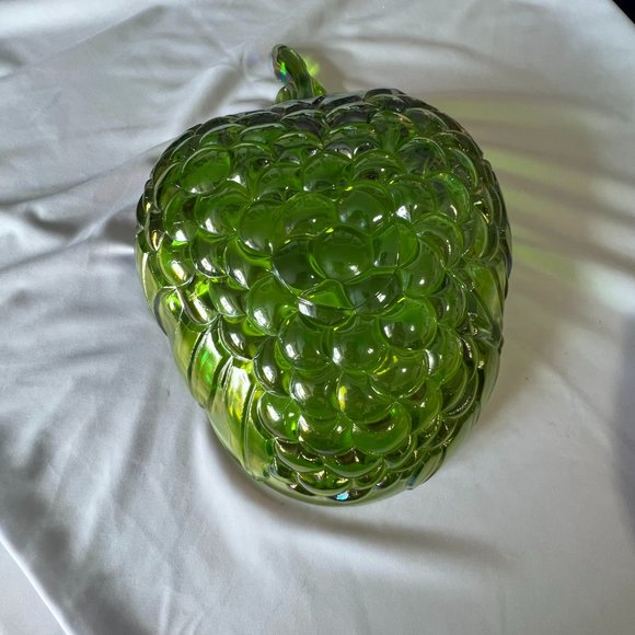 Vintage Indiana Carnival Glass Iridescent Green Grape Serving Salad Fruit Bowl - Picture 5 of 6